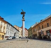 Pomnik anioła w Republice Zarzecza – artystycznej dzielnicy Wilna.