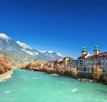 Sierpniowy city break w Innsbrucku to połączenie miejskich atrakcji z możliwością górskich wędrówek i podziwiania zapierających dech w piersiach widoków. 