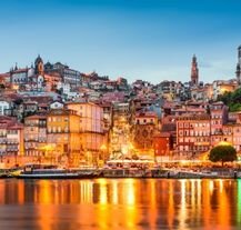 Wrzesień w Porto to idealny czas na city break – miasto tętni życiem, a łagodna pogoda sprzyja zwiedzaniu i podziwianiu widoków.