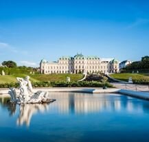 Wiedeń z Pałacem Belvedere to idealny wybór na wrześniowy city break – miasto jest mniej zatłoczone, a pogoda sprzyja zwiedzaniu eleganckich zabytków.