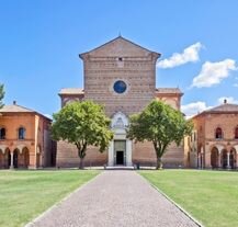 Ferrara, urokliwe miasto z bogatą historią, idealna na wrześniowy city break we Włoszech, gdy pogoda jest łagodniejsza.
