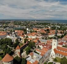 Widok z lotu ptaka na Stare Miasto w Tallinnie.