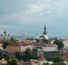 Widok na wzgórze Toompea – historyczna część Tallinna.