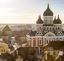 Prawosławna katedra Aleksandra Newskiego – ikona architektury i ważny punkt na turystycznej mapie Tallinna.