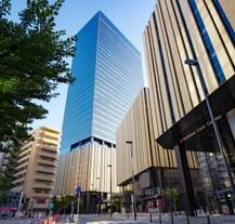 Sunshine Street i Toshima Civic Center w Ikebukuro w Tokio.