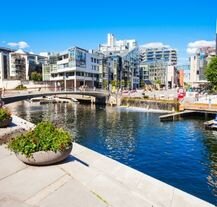 Dzielnica Aker Brygge w Oslo.