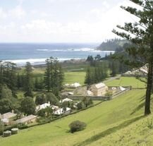Wybrzeże i zabudowania na Wyspie Norfolk, Australia
