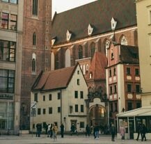 Kamieniczki „Jaś i Małgosia” oraz bazylika św. Elżbiety we Wrocławiu