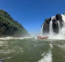 Wodospady Iguazú, położone na granicy Argentyny i Brazylii