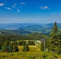 Widok  na schronisko PTTK na Hali Miziowej w Korbielowie