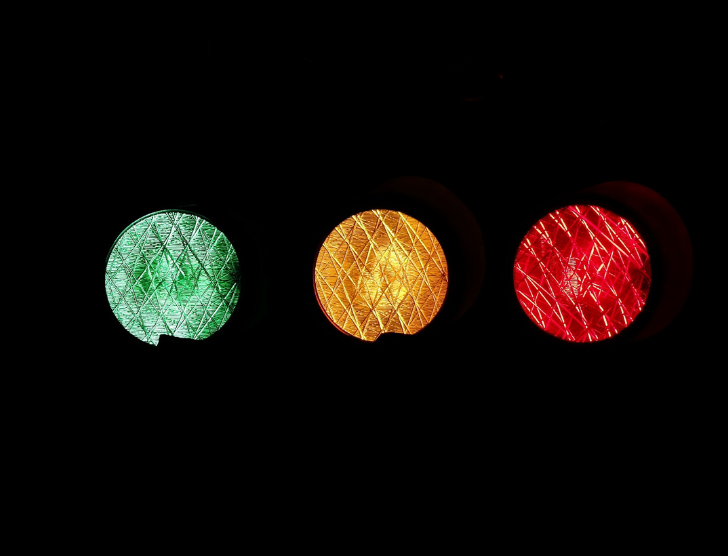 Sygnalizacja świetlna – jakie są rodzaje i jak działają światła?