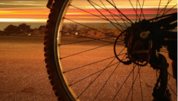 Rower ostre koło — wszystko, co musisz o nim wiedzieć