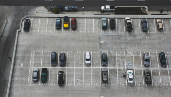Prawidłowe wymiary miejsca parkingowego — zbiór ważnych informacji
