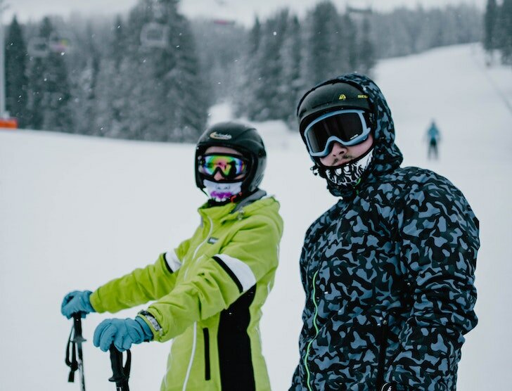 Na co zwrócić uwagę przy zakupie ubezpieczenia na narty i snowboard?