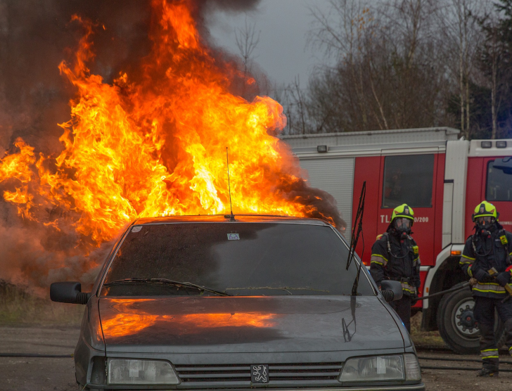 Pożar samochodu – co zrobić?