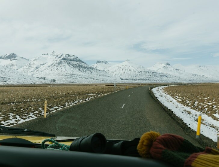 Podróż autem w góry – jak przygotować się do wyjazdu zimą?