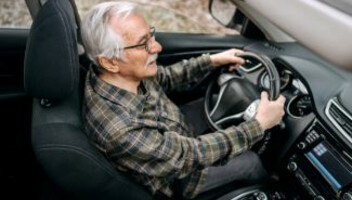 Seniorzy za kierownicą – czy nadchodzą zmiany w przepisach?