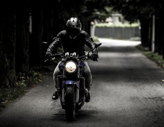 AC dla motocykla - czy warto? Dowiedz się wszystkiego na temat AC dla motocykla.