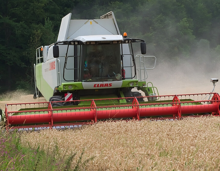 Agrocasco chroni maszyny rolnicze w wielu nieprzewidzianych sytuacjach. Maszyny rolnicze to kosztowne narzędzia pracy, dlatego warto objąć je ubezpieczeniem agrocasco.