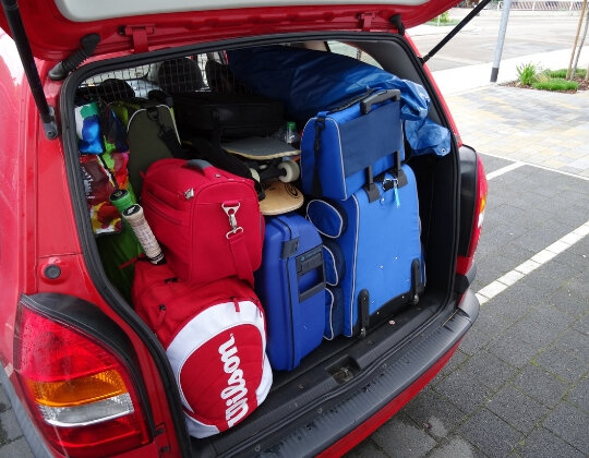 Jadąc na urlop poza walizkami spakuj niezbędne wyposażenie samochodu i sprawdź stan techniczny pojazdu.