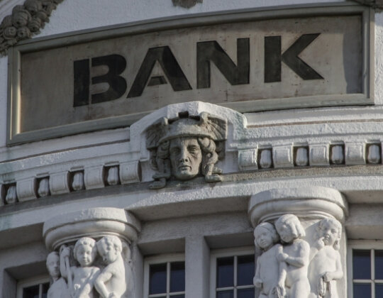 Po zakupie nieruchomości na kredyt, nie zapomnij o jej ubezpieczeniu - jest to częsty warunek stawiany przez banki. Bank może wymagać zabezpieczenia w postaci ubezpieczenia kredytowanej nieruchomości.