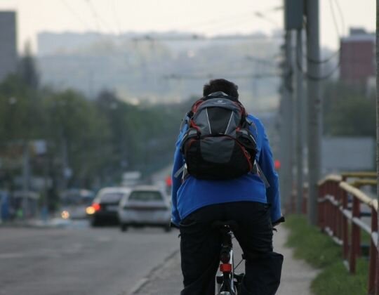 Rowerzysta może zaopatrzyć się w polisę OC i NNW bez konieczności ubezpieczania roweru.