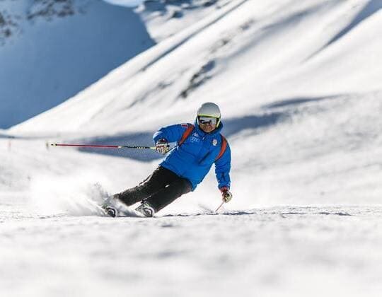 Ubezpieczenie dla narciarzy obejmuje następstwa nieszczęśliwych wypadków i koszty leczenia, jeśli wyjeżdżasz za granicę.