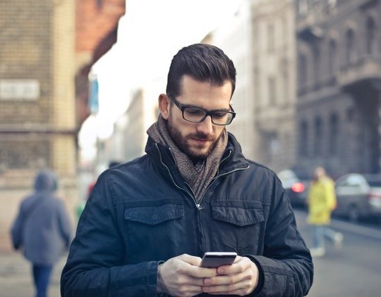 Nowoczesne rozwiązania pozwalają łatwiej kupować niezbędne ubezpieczenia. Poznaj, co proponujemy. Nasza aplikacja w Twoim telefonie może służyć do monitorowania stanu obecnych polis oraz kupowania nowych.