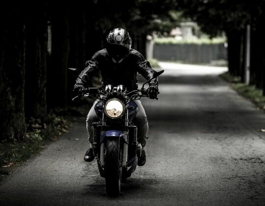 AC dla motocykla - czy warto? Dowiedz się wszystkiego na temat AC dla motocykla.