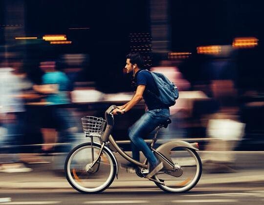 Ile kosztuje ubezpieczenie roweru? Sprawdź, za ile kupisz polisę rowerową.
