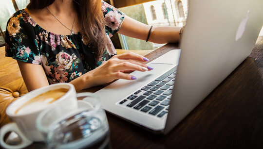 Poradnik dla freelancerów i przedsiębiorców - jak ubezpieczyć się w NFZ? Dowiedz się, jak możesz się ubezpieczyć jako przedsiębiorca.