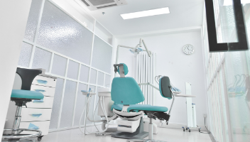Dentysta na NFZ - kiedy pomoże i czy warto czekać?