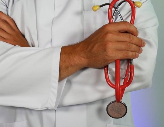 Opieka zdrowotna to nie tylko NFZ – wybierz prywatne ubezpieczenie zdrowotne i umawiaj się na wizyty bez kolejek. Ubezpieczenie w Krajowym Programie Zdrowotnym to pewność, że pójdziesz do specjalisty zawsze, gdy Twoje zdrowie tego wymaga.