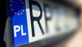 Wymiana tablic rejestracyjnych – kiedy jest obowiązkowa? Ile kosztuje?
