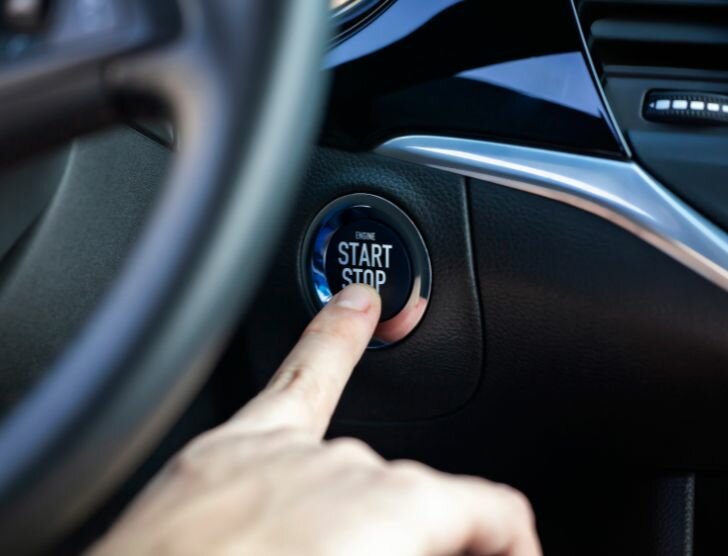 System start stop w samochodzie – co to jest i jak działa?