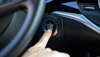 System start stop w samochodzie – co to jest i jak działa?