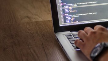 Ubezpieczenie OC programisty i informatyka – co warto wiedzieć?