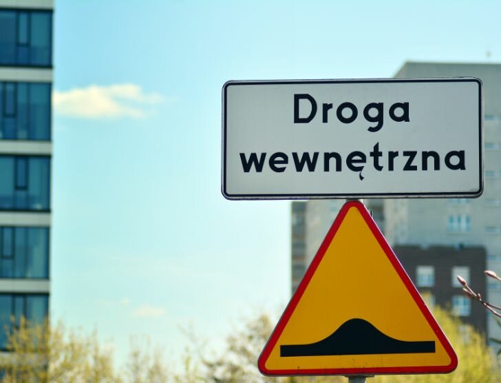 Droga wewnętrzna – przepisy i zasady ruchu