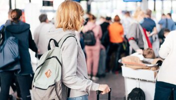 Jak wygląda odprawa na lotnisku i online? Instrukcja krok po kroku