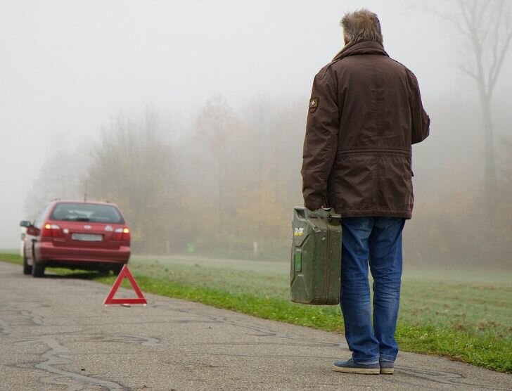 Ile kilometrów można przejechać na rezerwie w aucie?