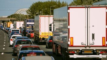Zakaz wyprzedzania dla ciężarówek w Polsce – wszystko, co musisz wiedzieć