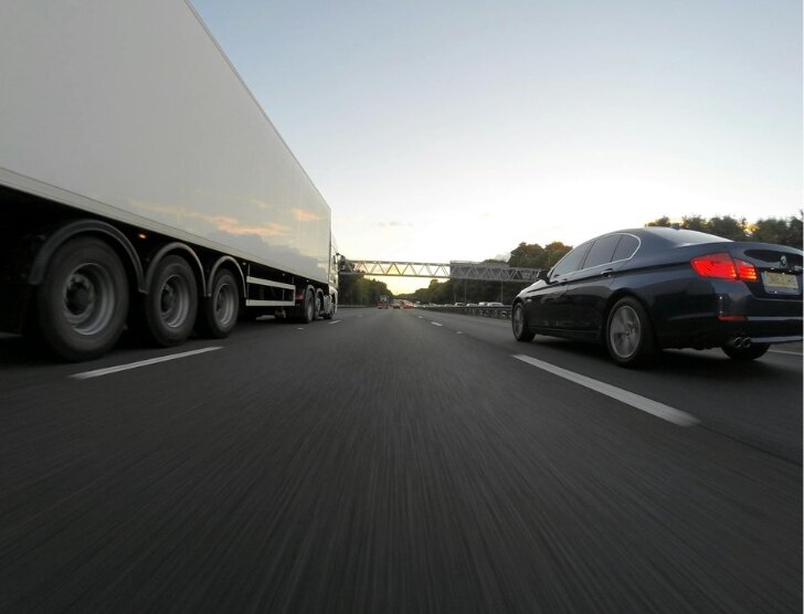 Zasady jazdy po autostradzie w pigułce