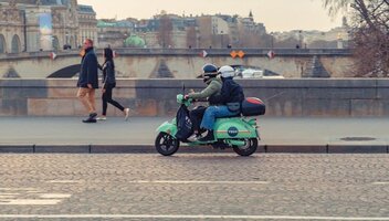 Jazda z pasażerem na motocyklu – podstawowe zasady