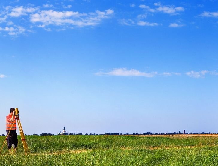 Kiedy potrzebny jest geodeta przy budowie domu?