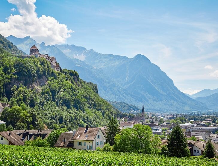 Ubezpieczenie turystyczne do Liechtensteinu – jak wybrać i ile kosztuje?
