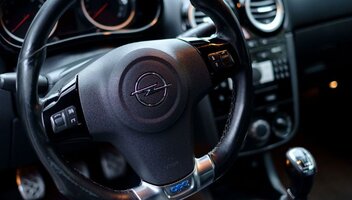 Co oznaczają kontrolki w samochodzie marki Opel?