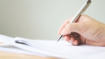Jak napisać upoważnienie do odbioru dowodu rejestracyjnego?