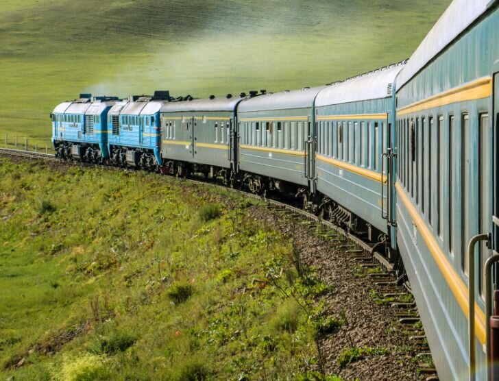 Kolej Transsyberyjska – czym jest i co warto o niej wiedzieć przed podróżą?