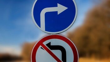 Jak sprawdzić legalność znaku drogowego?