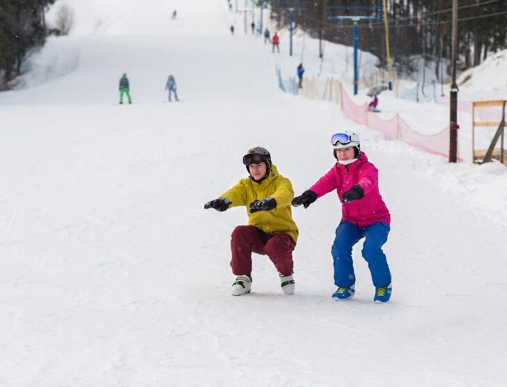 Ćwiczenia przed nartami – jak wzmocnić ciało i uniknąć kontuzji?